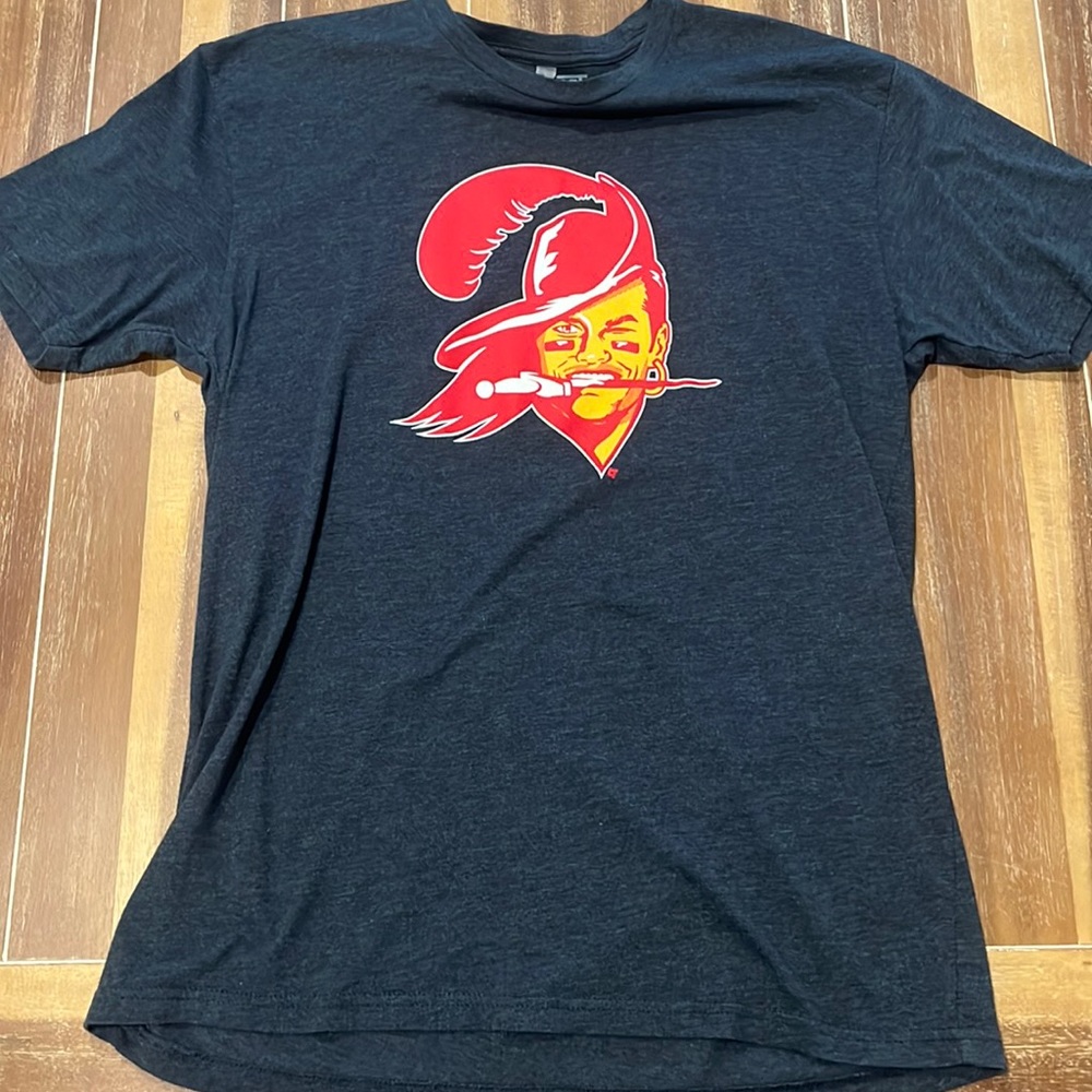 Rare—Tom Brady Bucs T (Large)